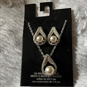 Elegant Silver and Pearl Jewelry Set. Vintage